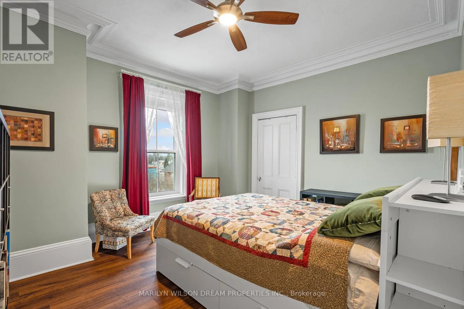 24 LAKE AVENUE W