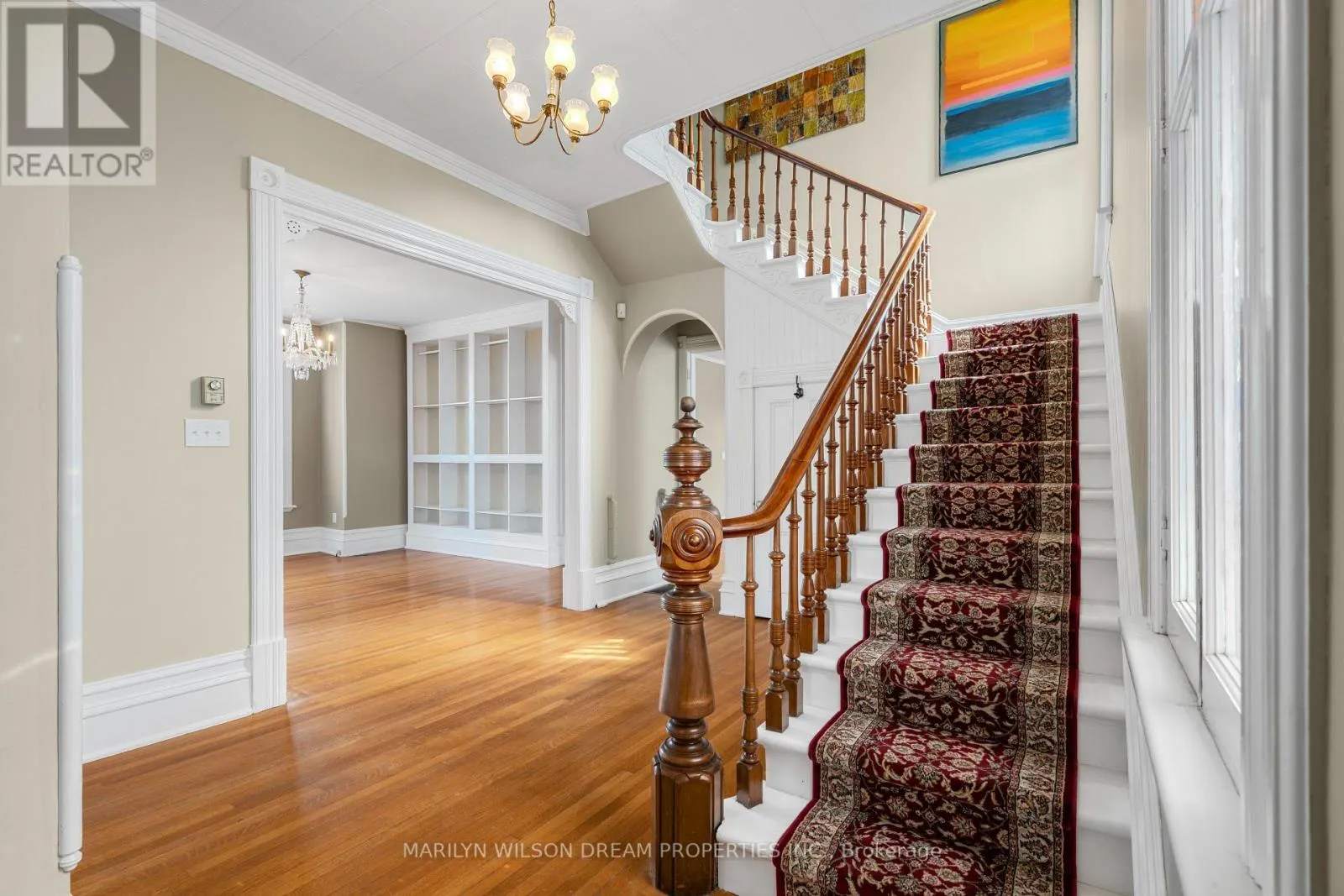 24 LAKE AVENUE W