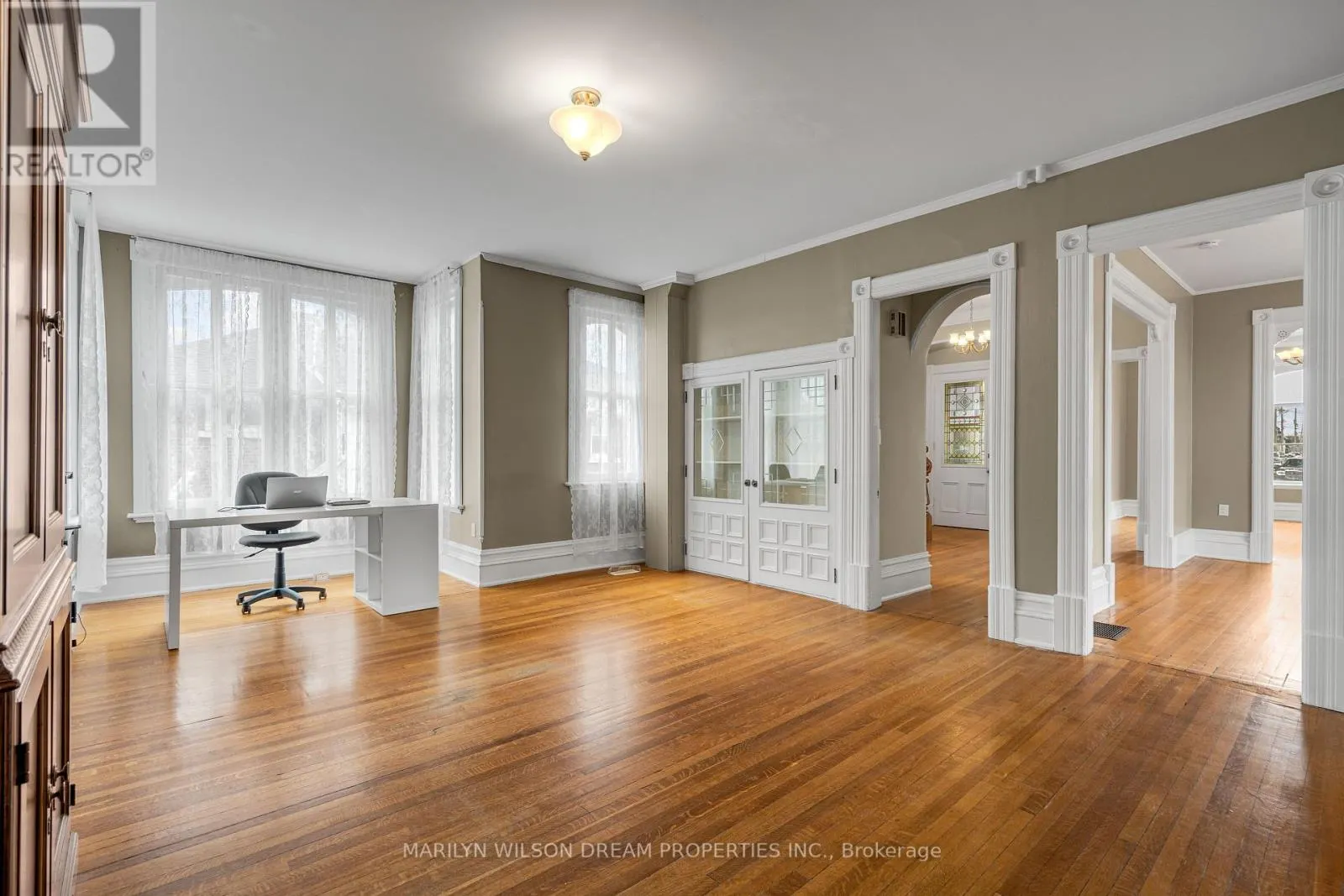 24 LAKE AVENUE W