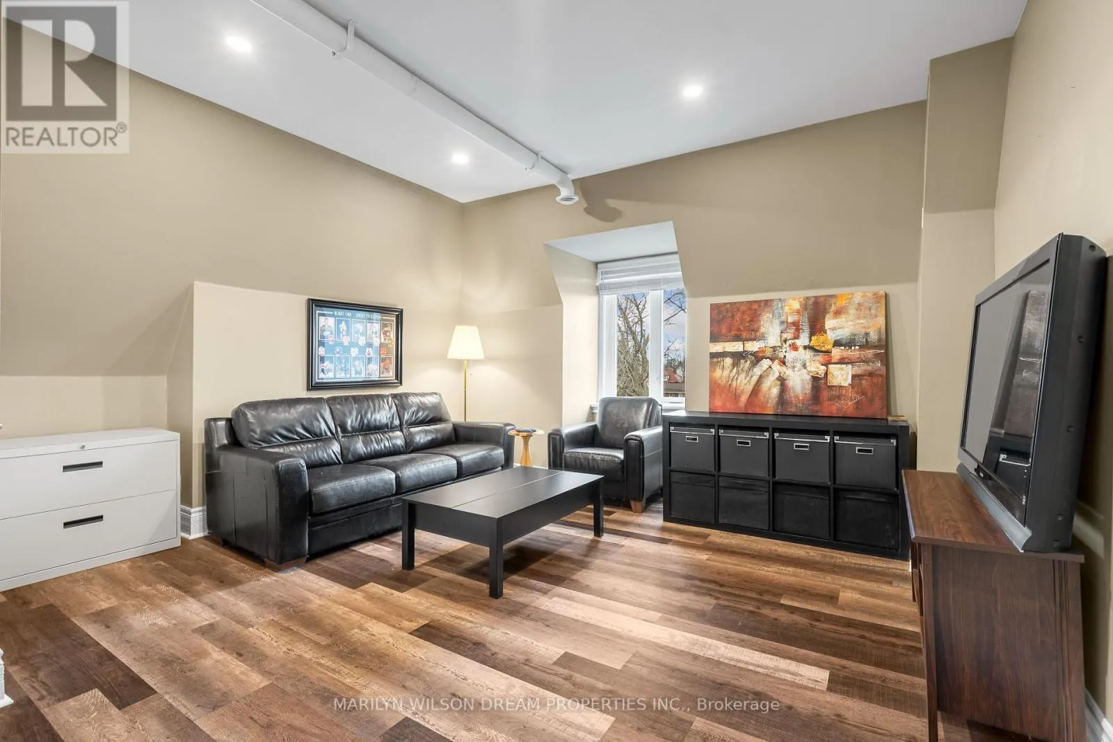 24 LAKE AVENUE W