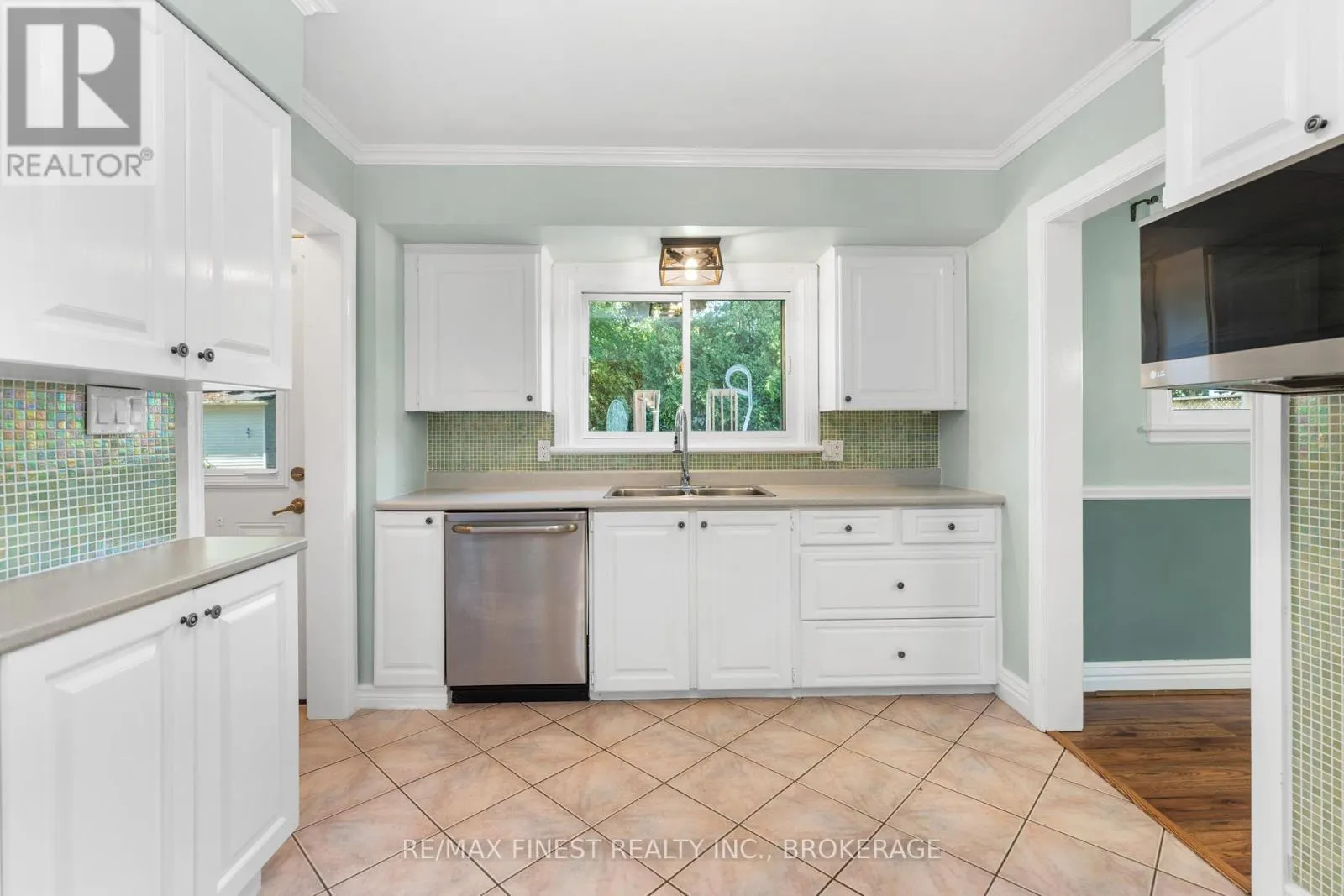 52 WINDSOR DRIVE