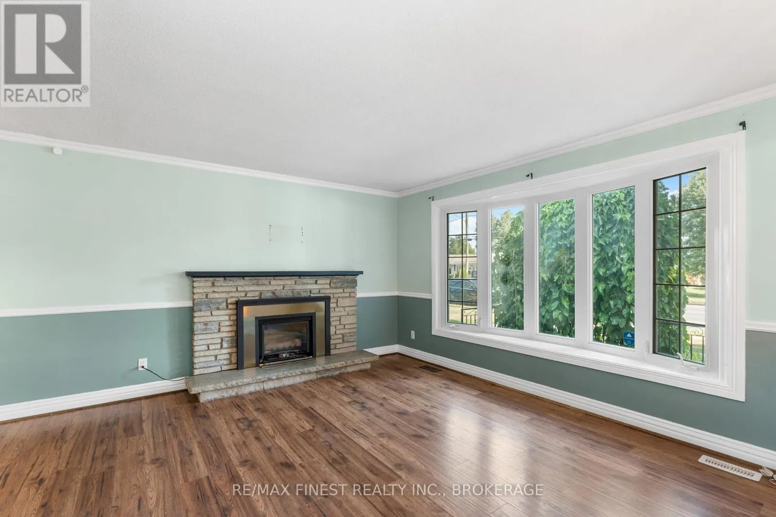 52 WINDSOR DRIVE