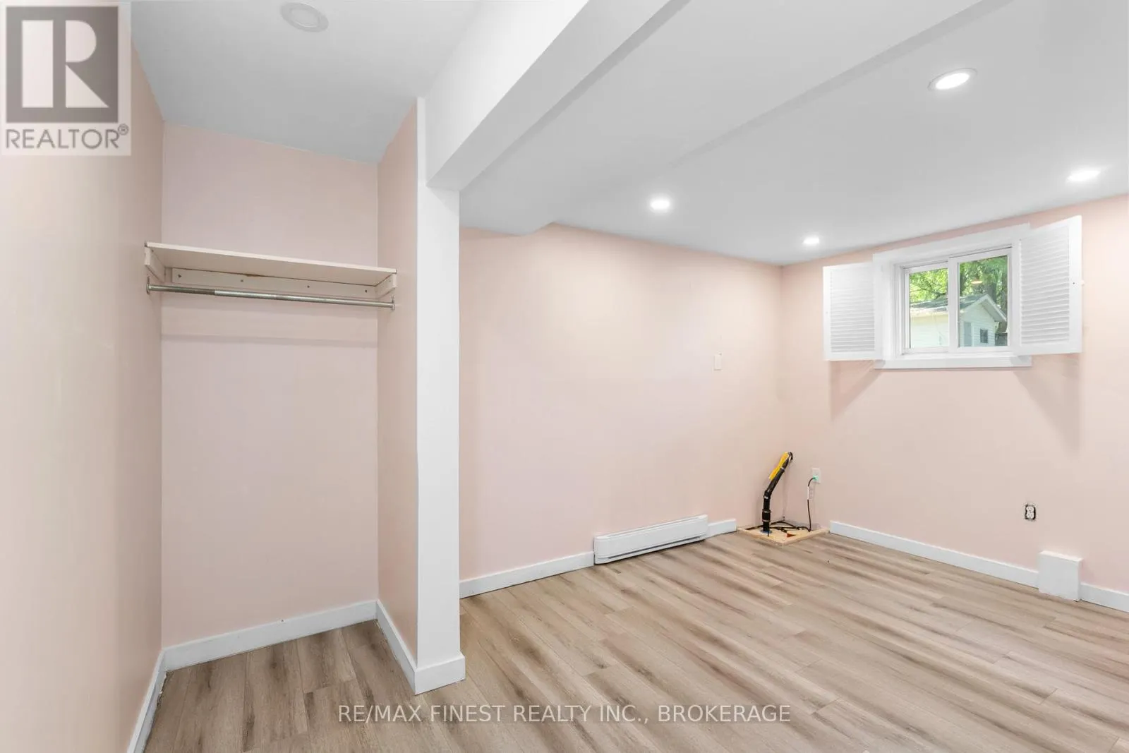 52 WINDSOR DRIVE