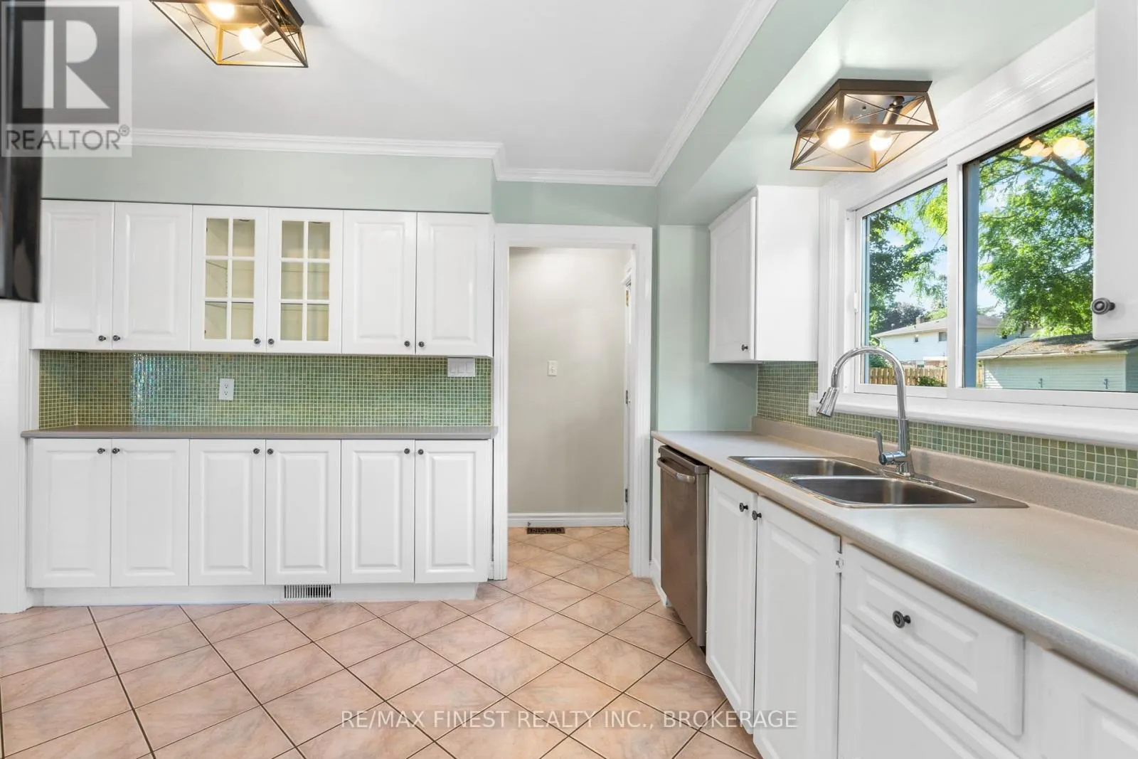 52 WINDSOR DRIVE