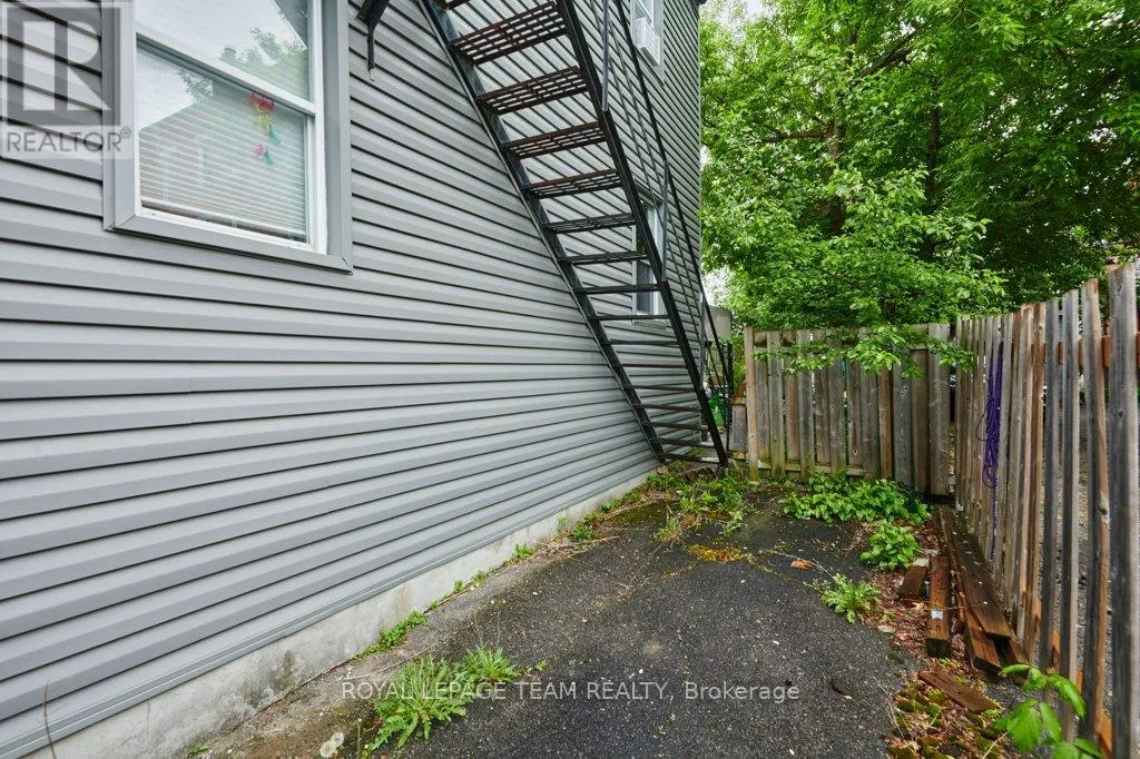 62 LAUREL STREET