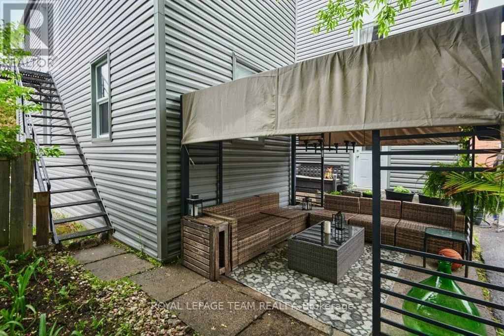 62 LAUREL STREET