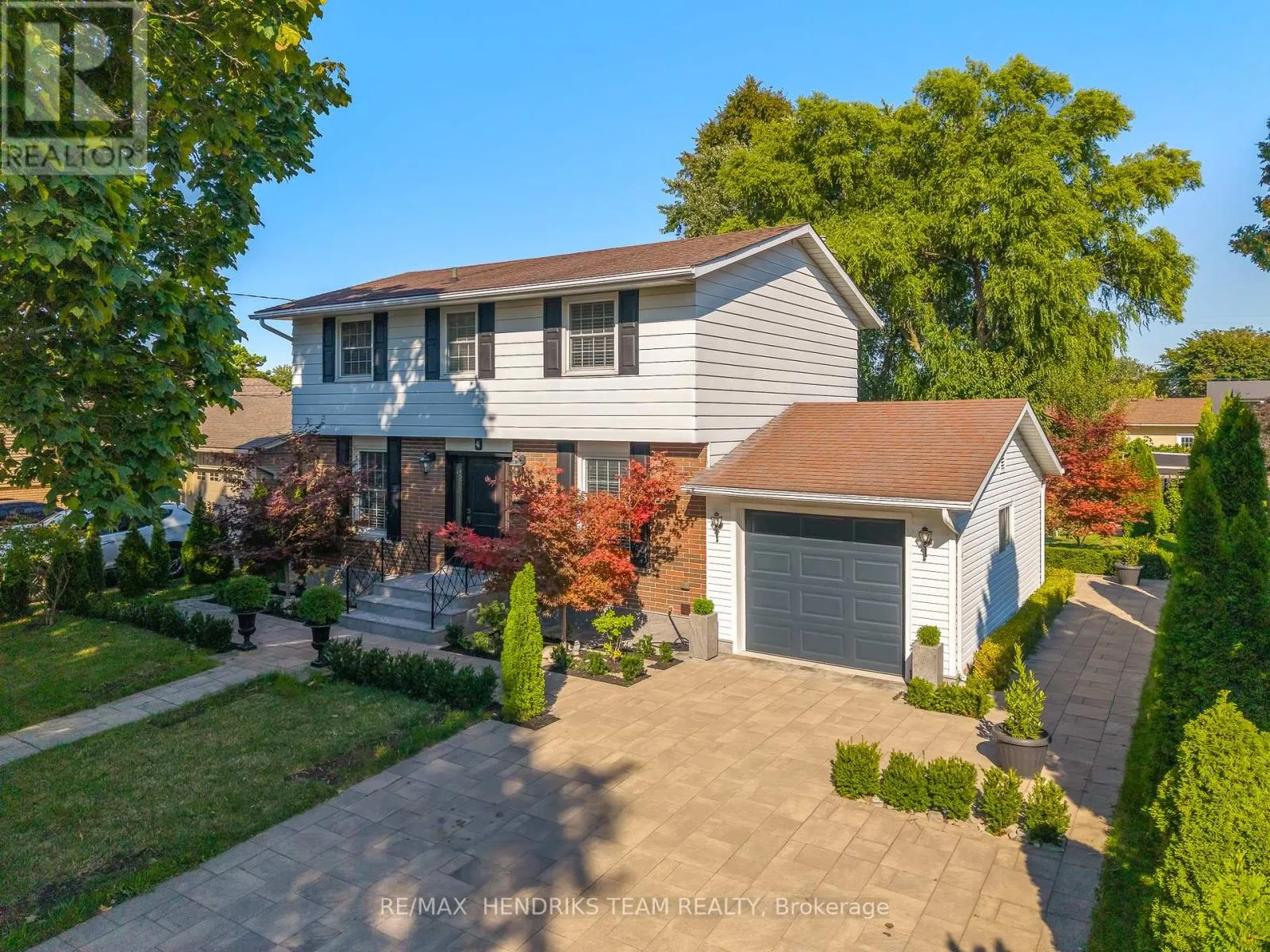 4 UPPER CANADA DRIVE