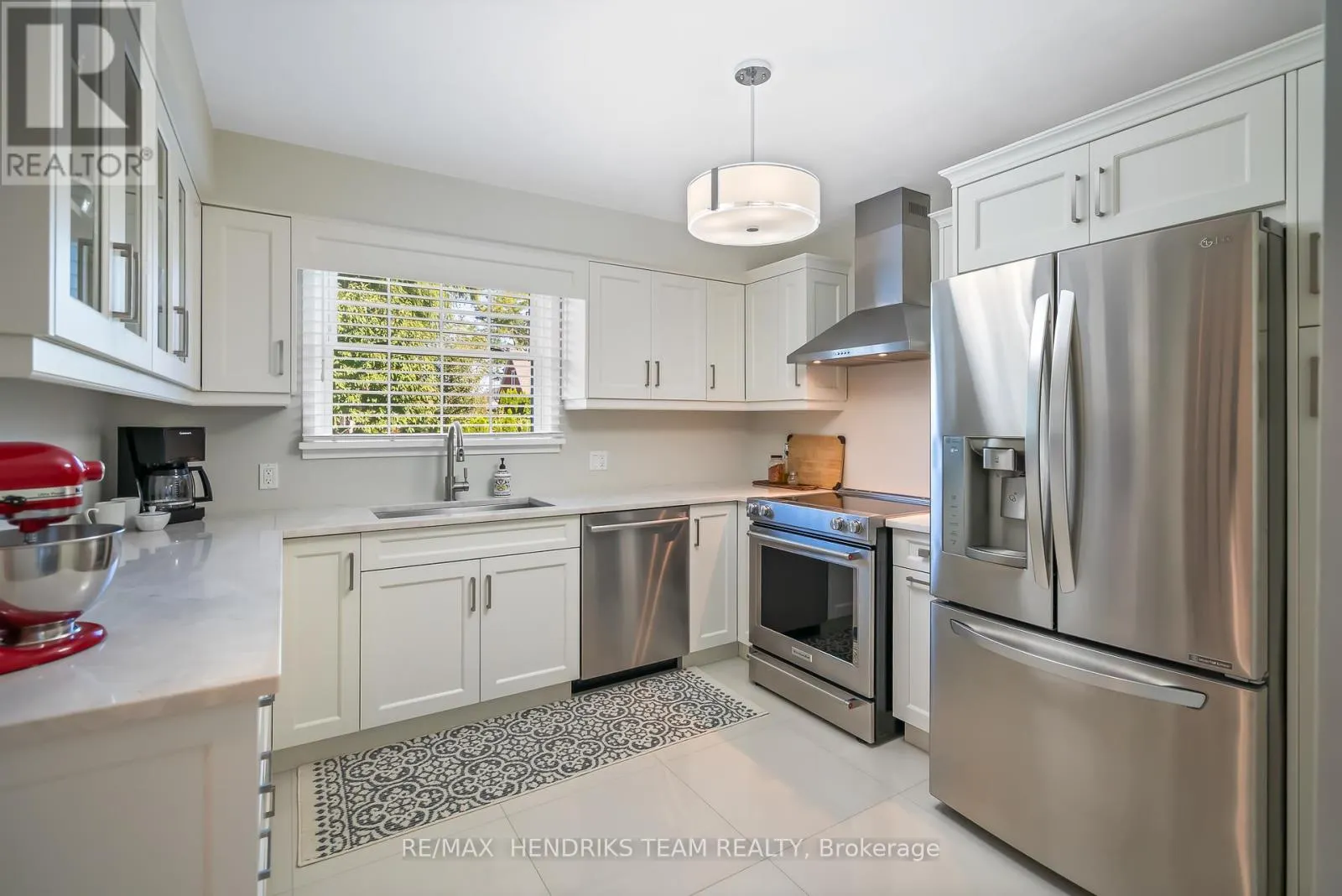 4 UPPER CANADA DRIVE