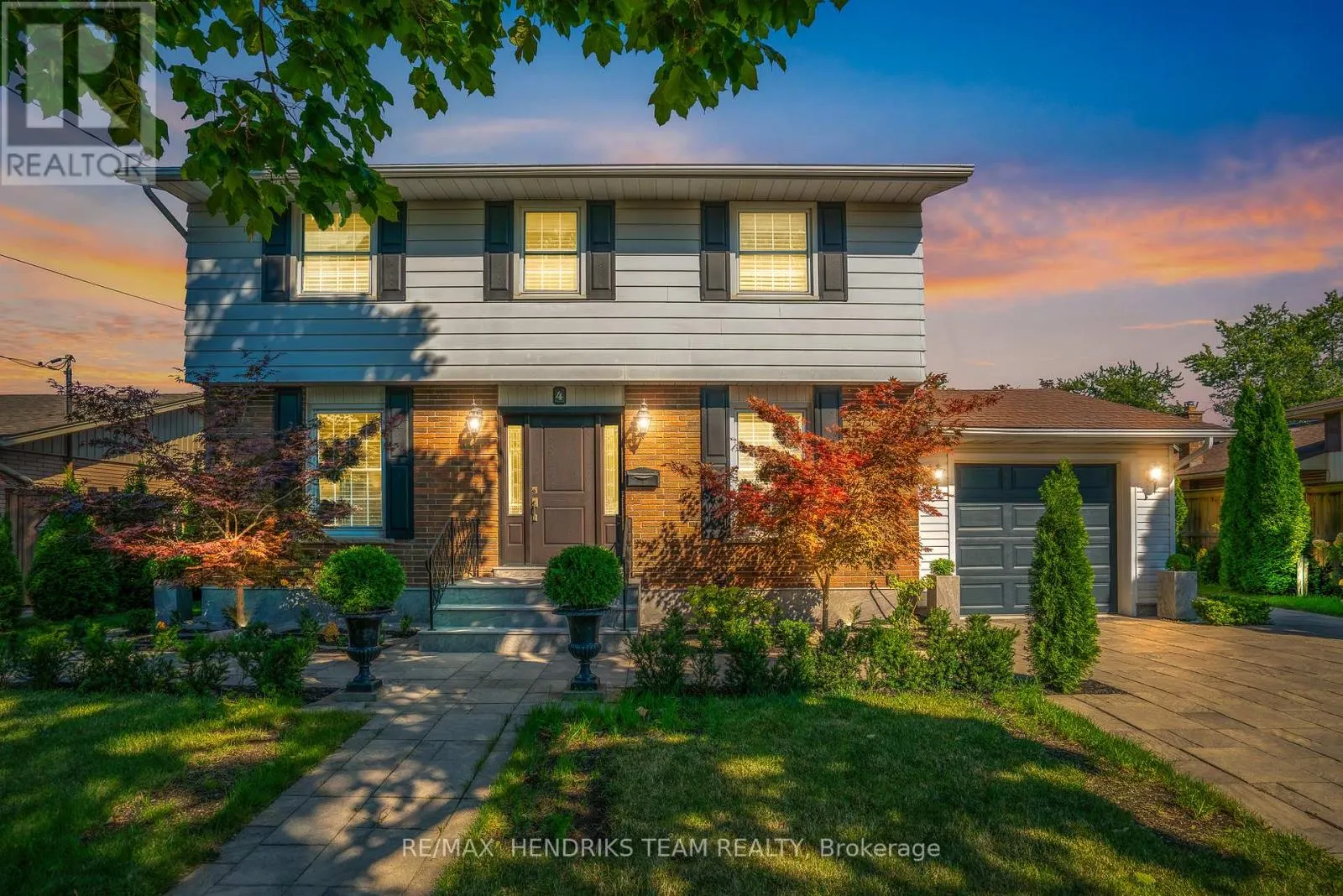 4 UPPER CANADA DRIVE