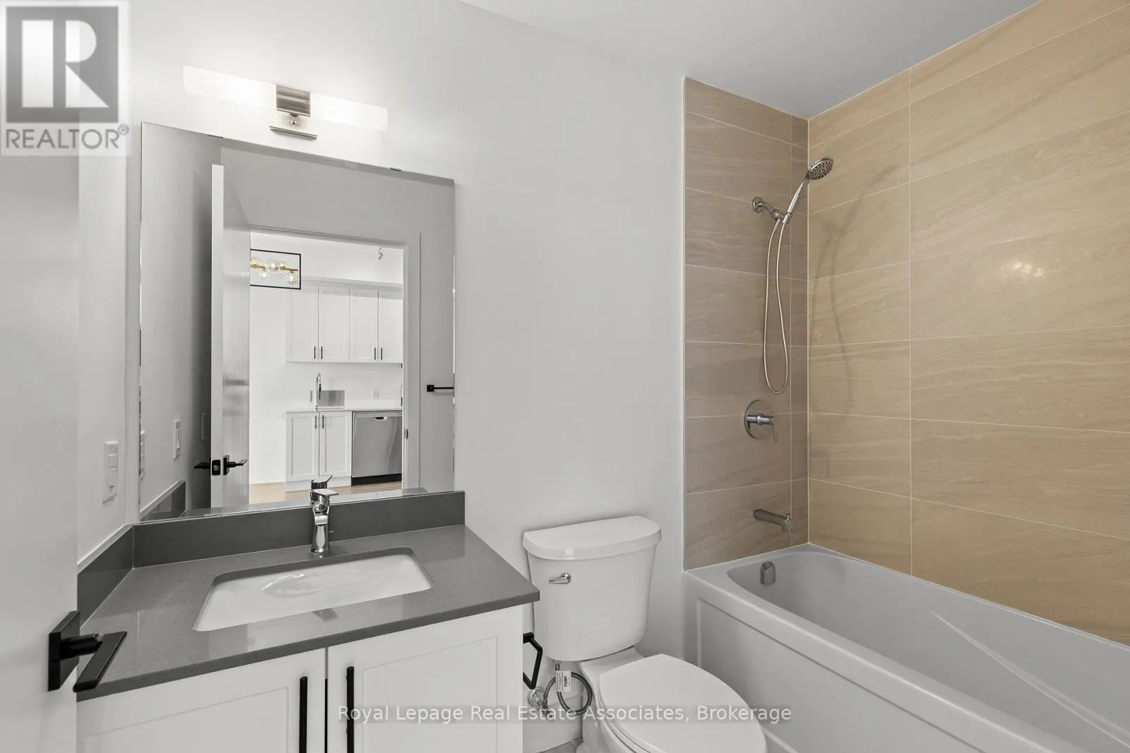 1218 - 2782 BARTON STREET E