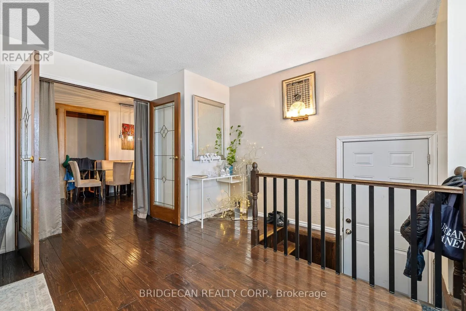 490 QUEEN VICTORIA DRIVE