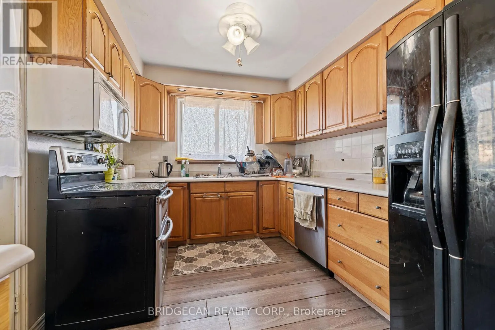 490 QUEEN VICTORIA DRIVE