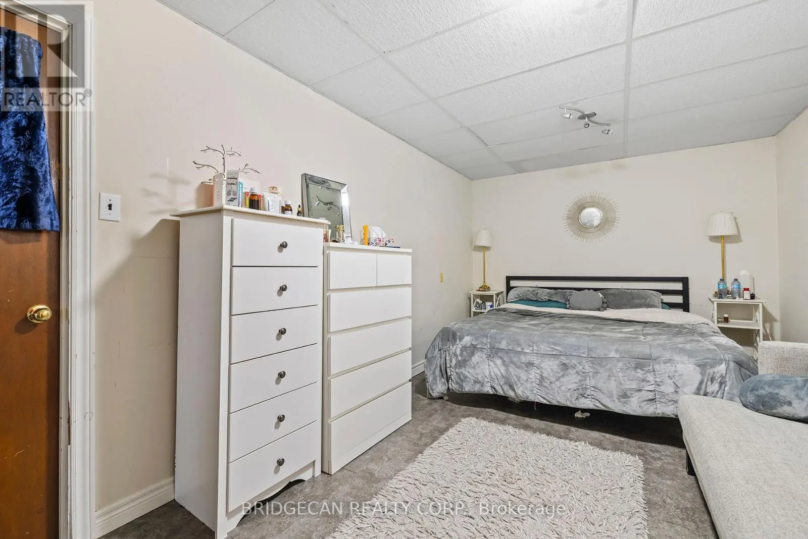 490 QUEEN VICTORIA DRIVE
