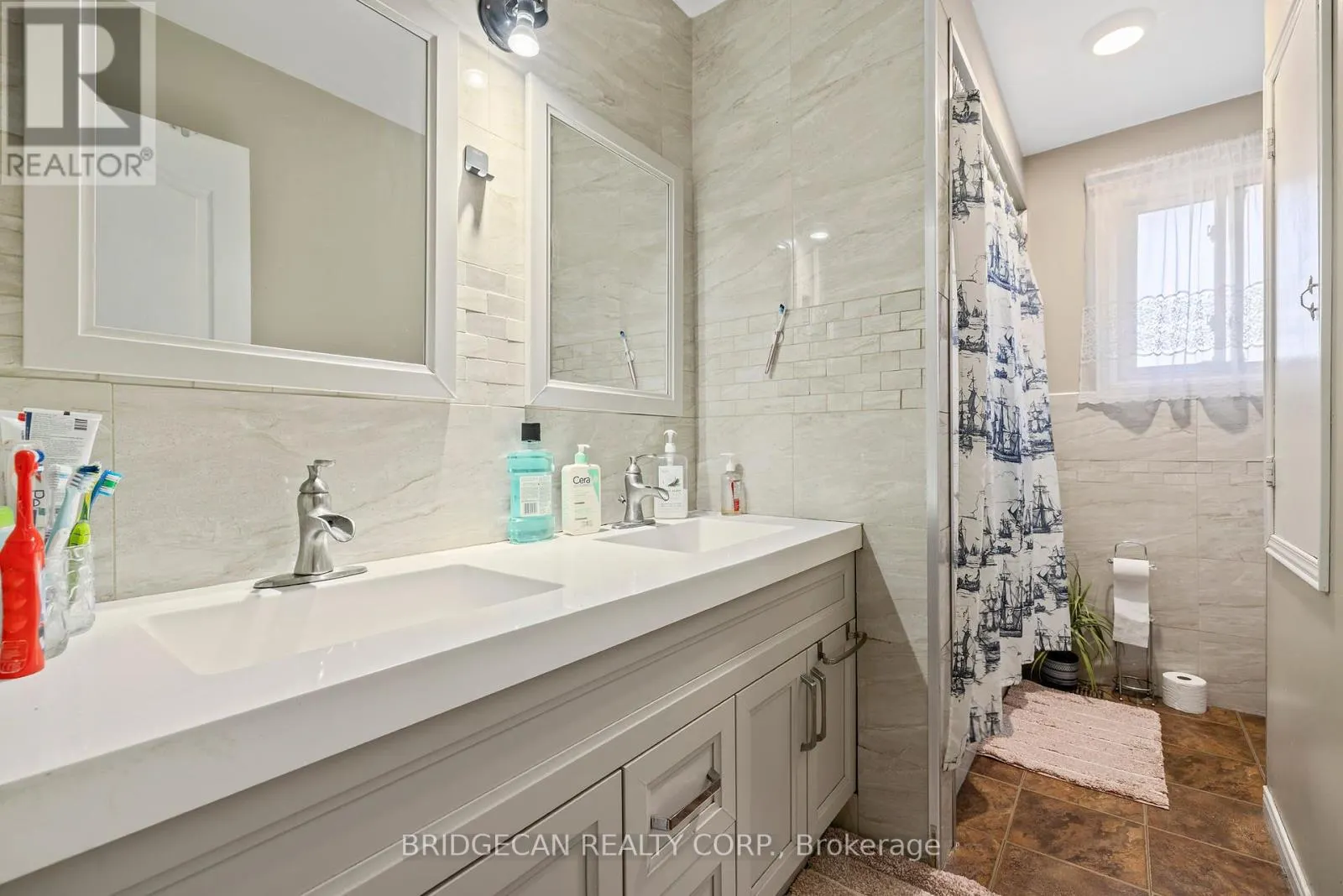 490 QUEEN VICTORIA DRIVE
