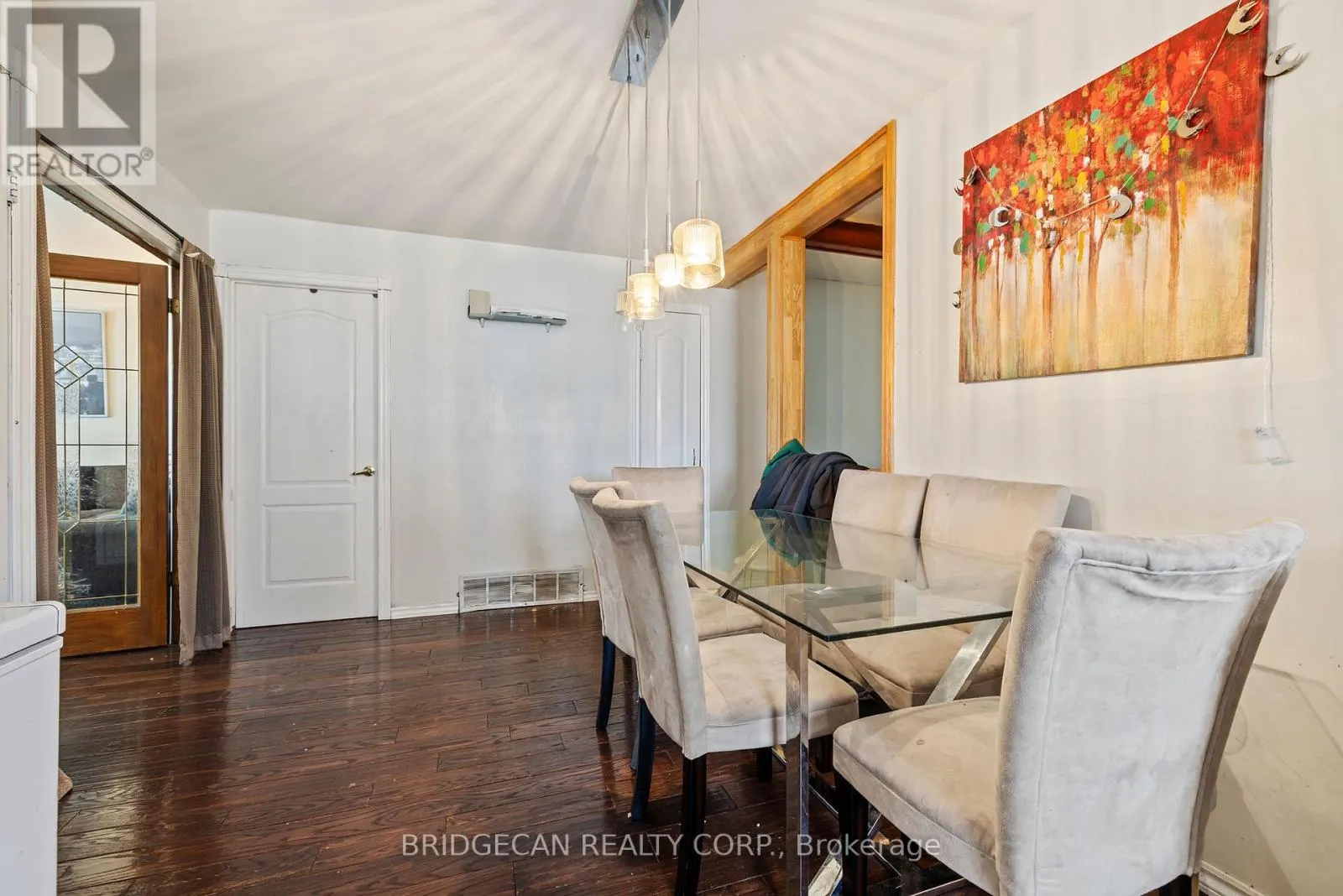 490 QUEEN VICTORIA DRIVE