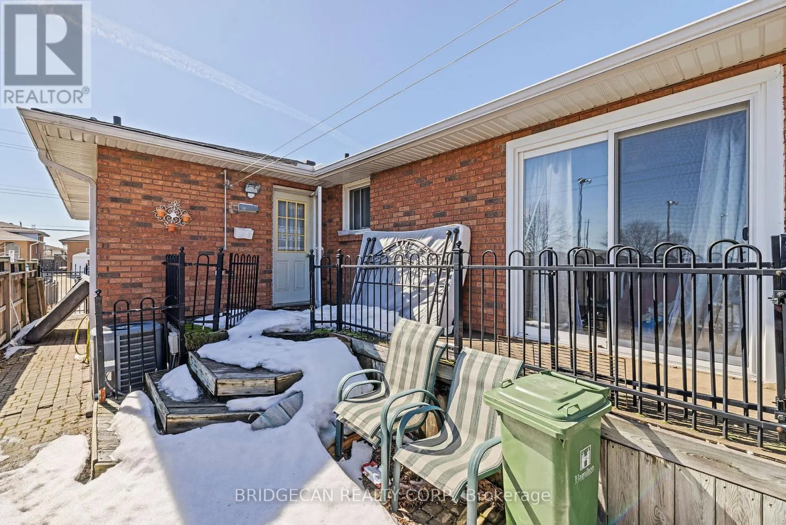 490 QUEEN VICTORIA DRIVE