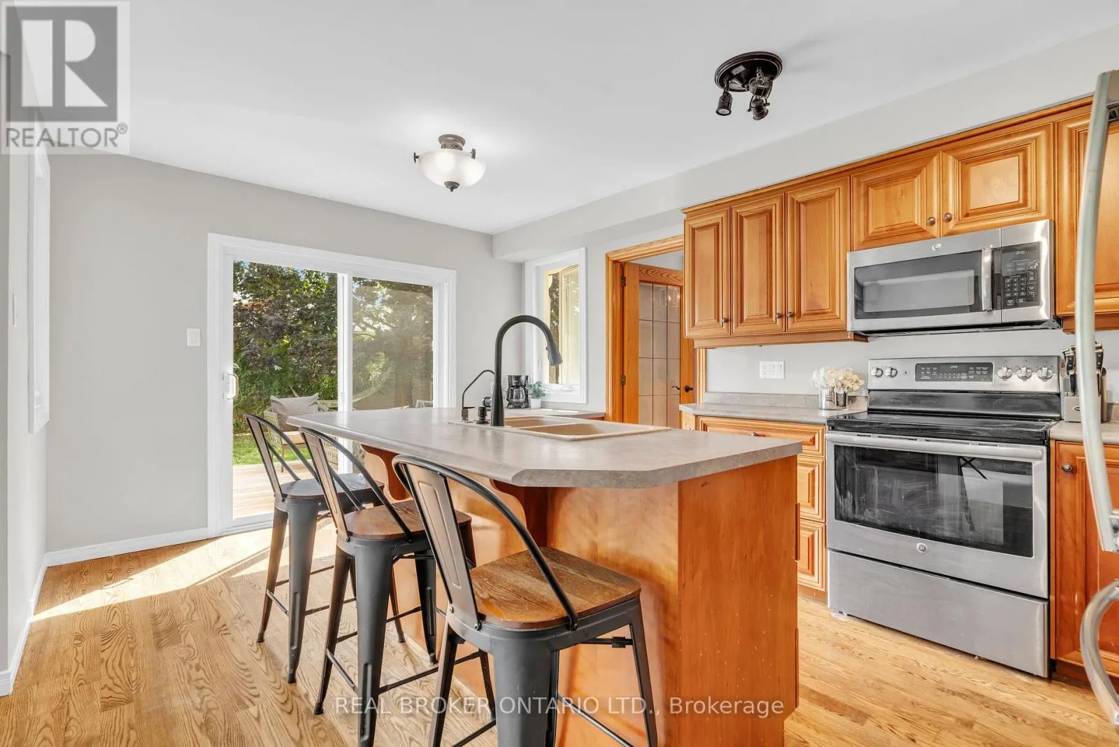 3 BROOKHAVEN COURT