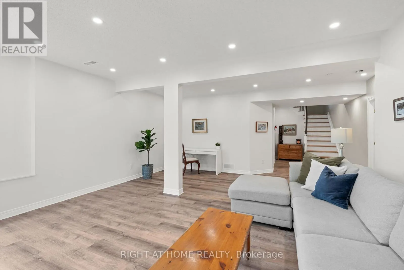 58 AMBERLAKES DRIVE
