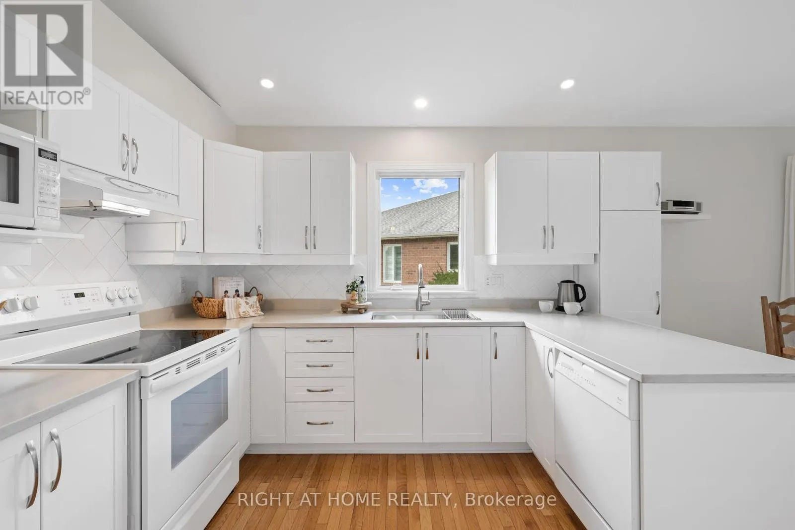 58 AMBERLAKES DRIVE