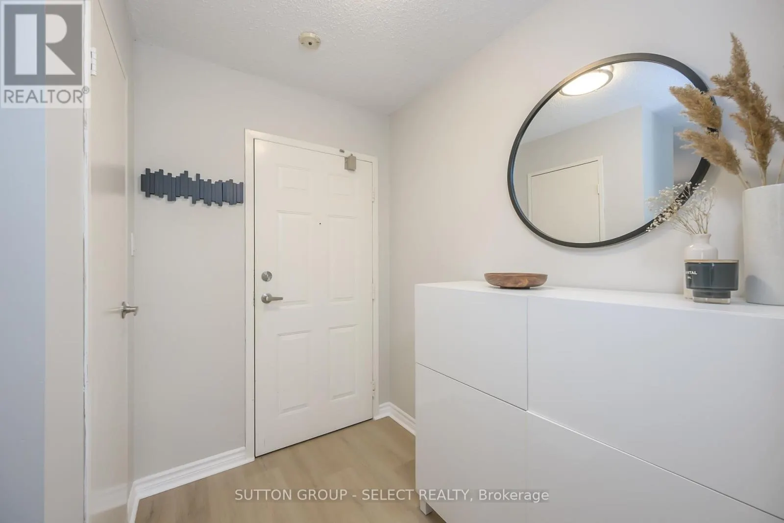 305 - 1600 ADELAIDE STREET N, #305