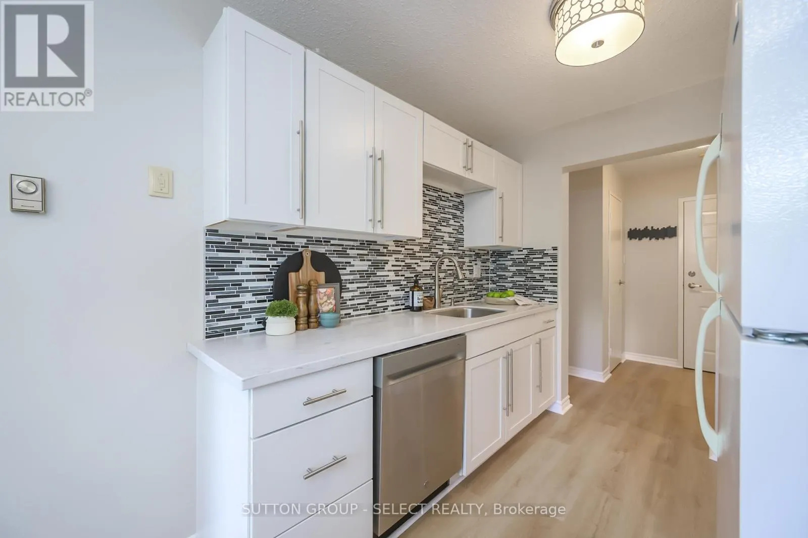 305 - 1600 ADELAIDE STREET N, #305