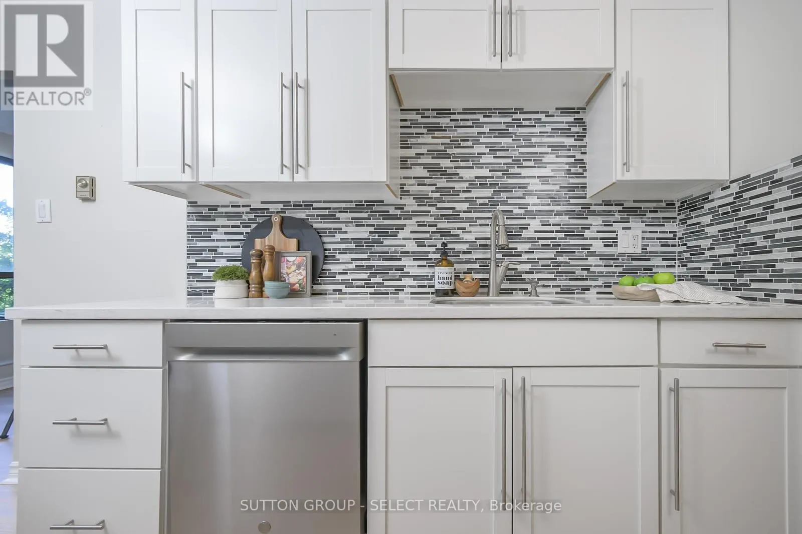 305 - 1600 ADELAIDE STREET N, #305
