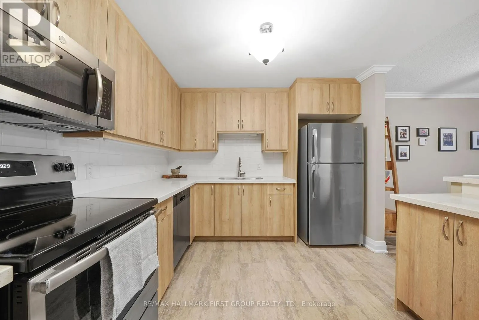 205 - 26 SPENCER STREET E, #205