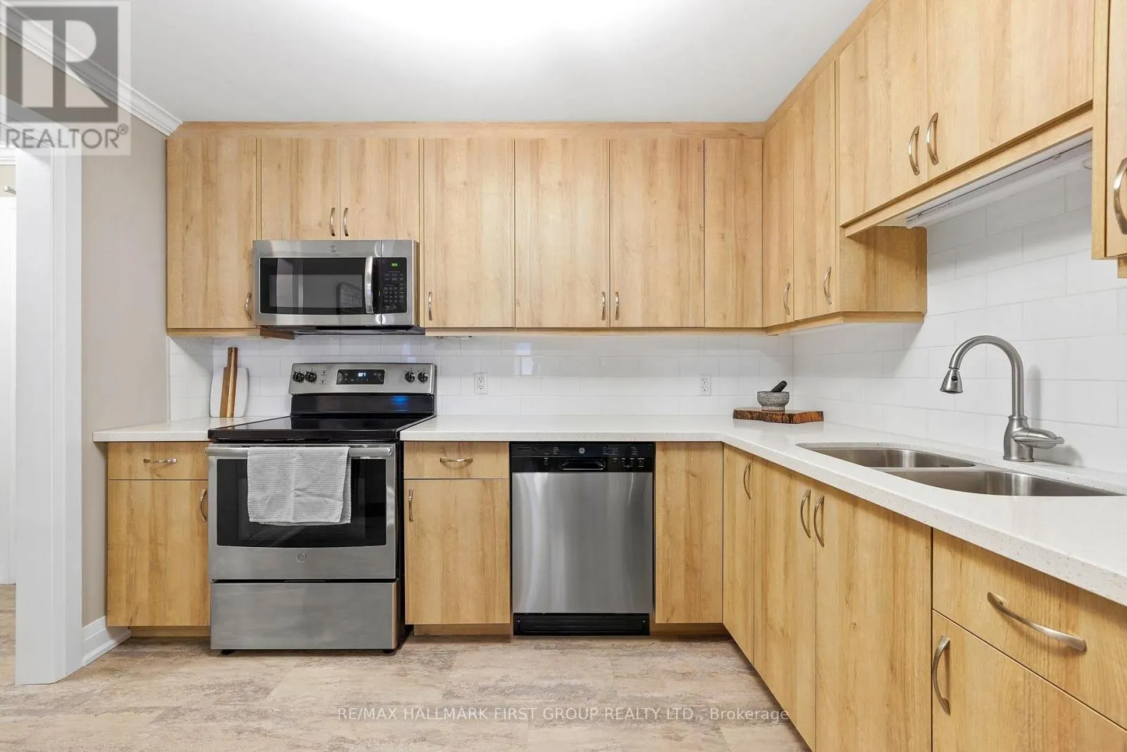 205 - 26 SPENCER STREET E, #205