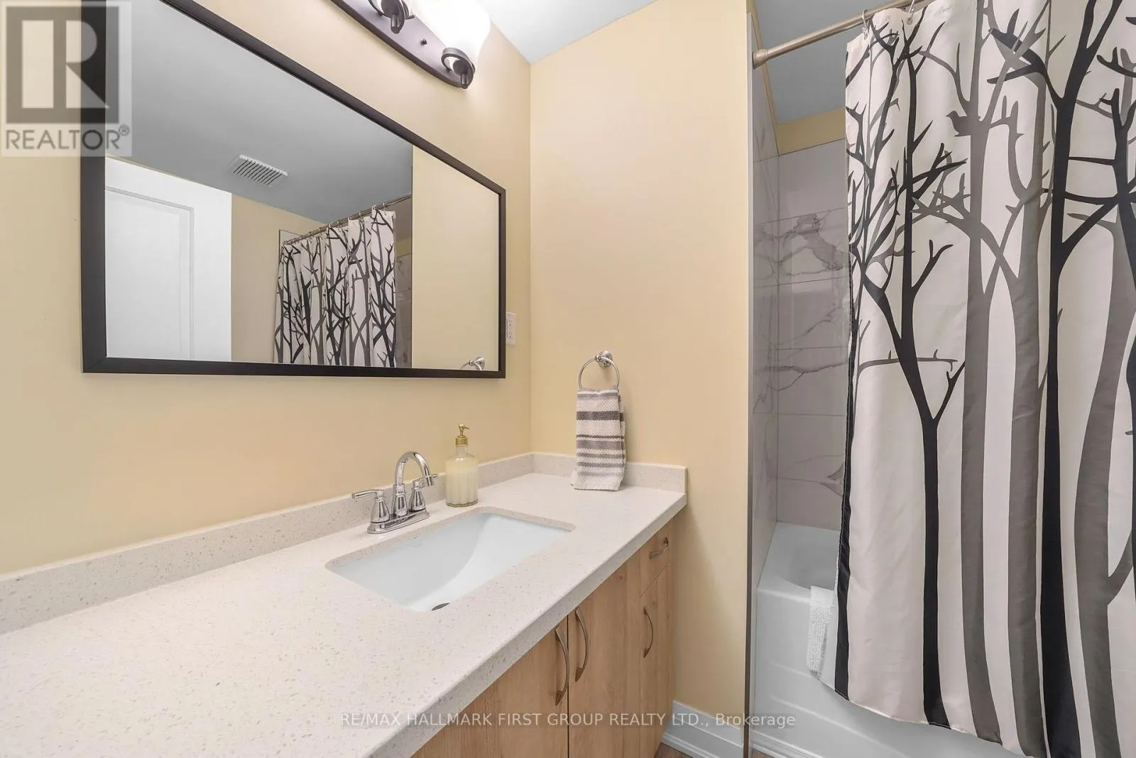 205 - 26 SPENCER STREET E, #205