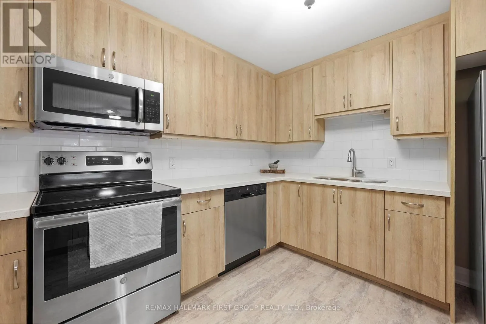 205 - 26 SPENCER STREET E, #205