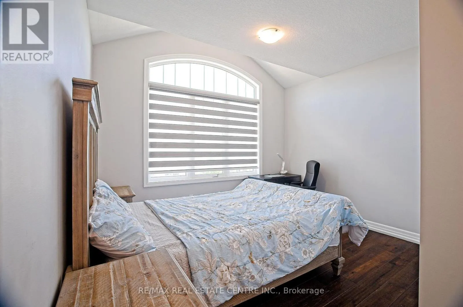 24 PICKETT PLACE