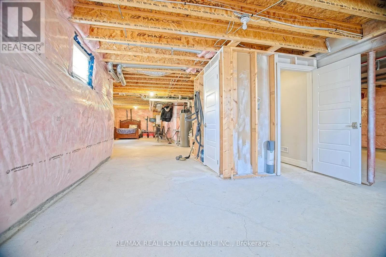 24 PICKETT PLACE