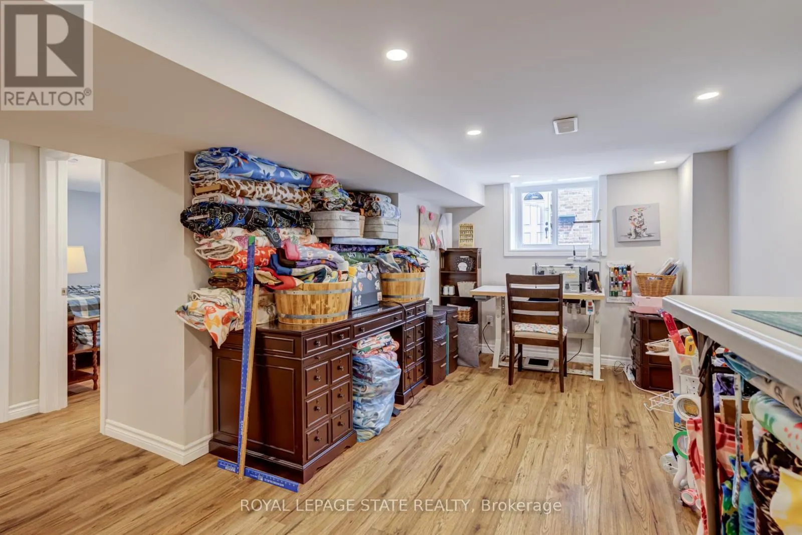 90 ARCADE CRESCENT