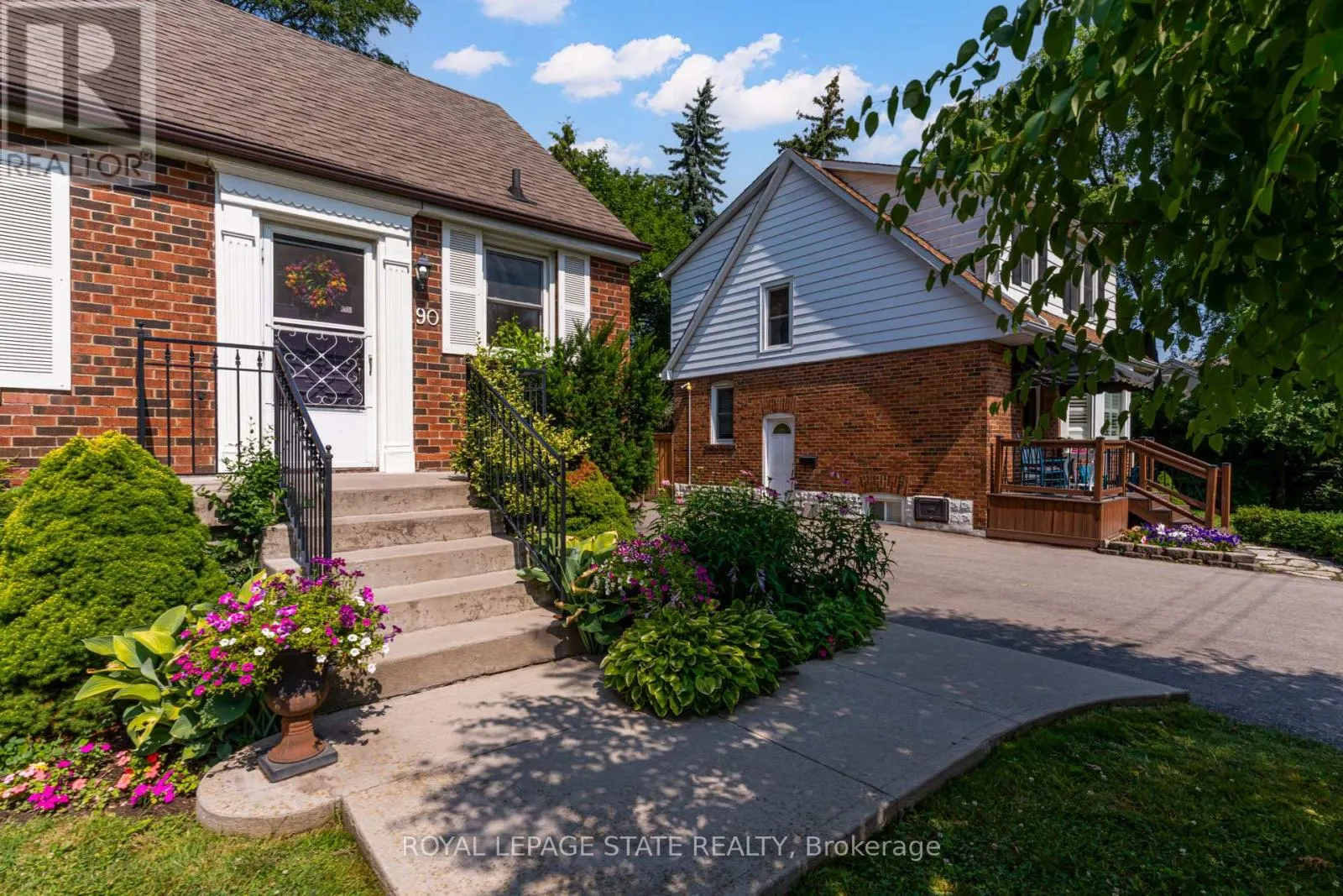 90 ARCADE CRESCENT