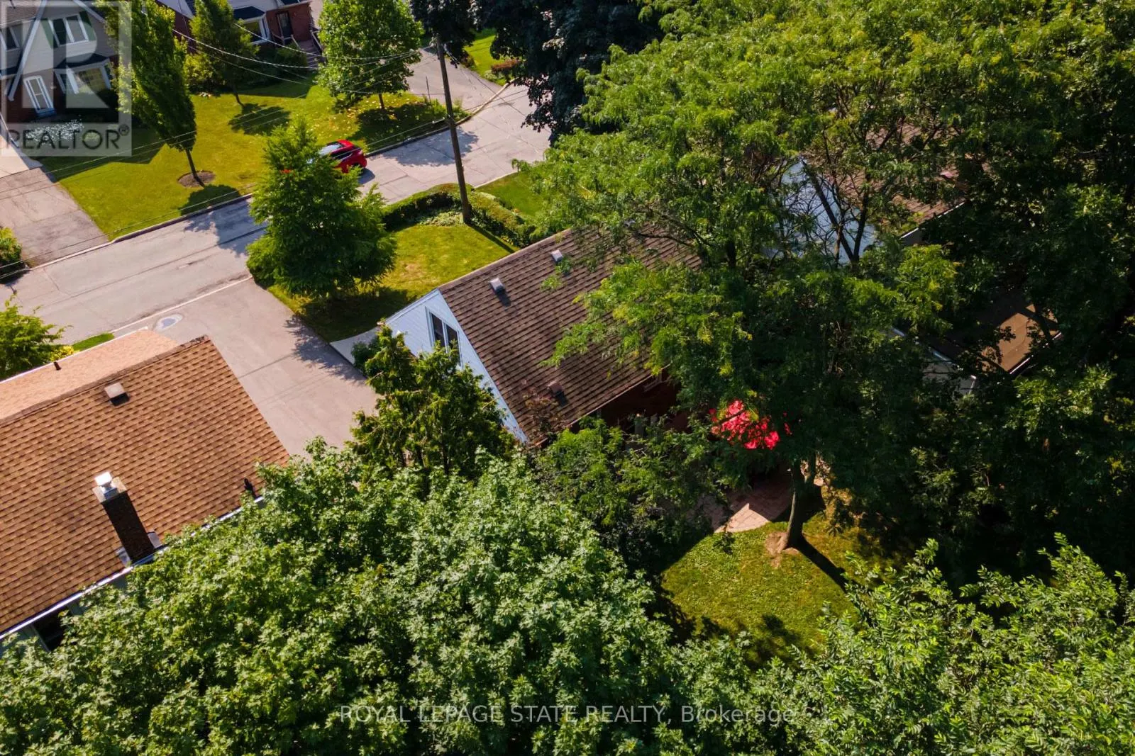 90 ARCADE CRESCENT