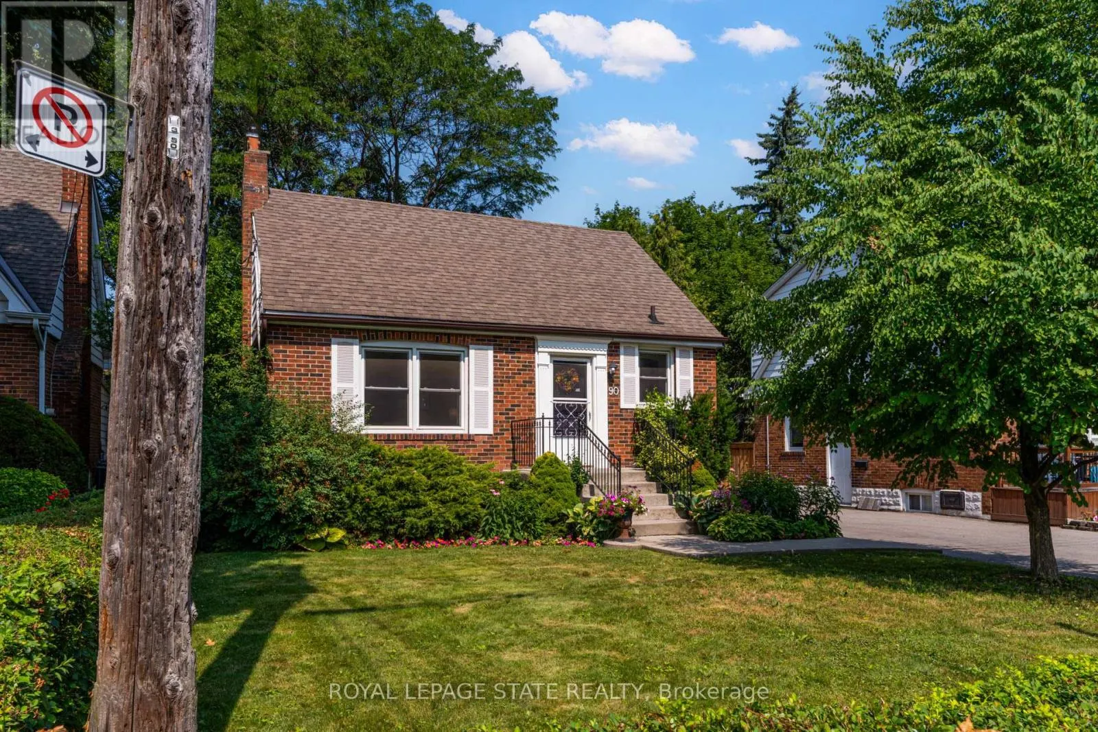 90 ARCADE CRESCENT