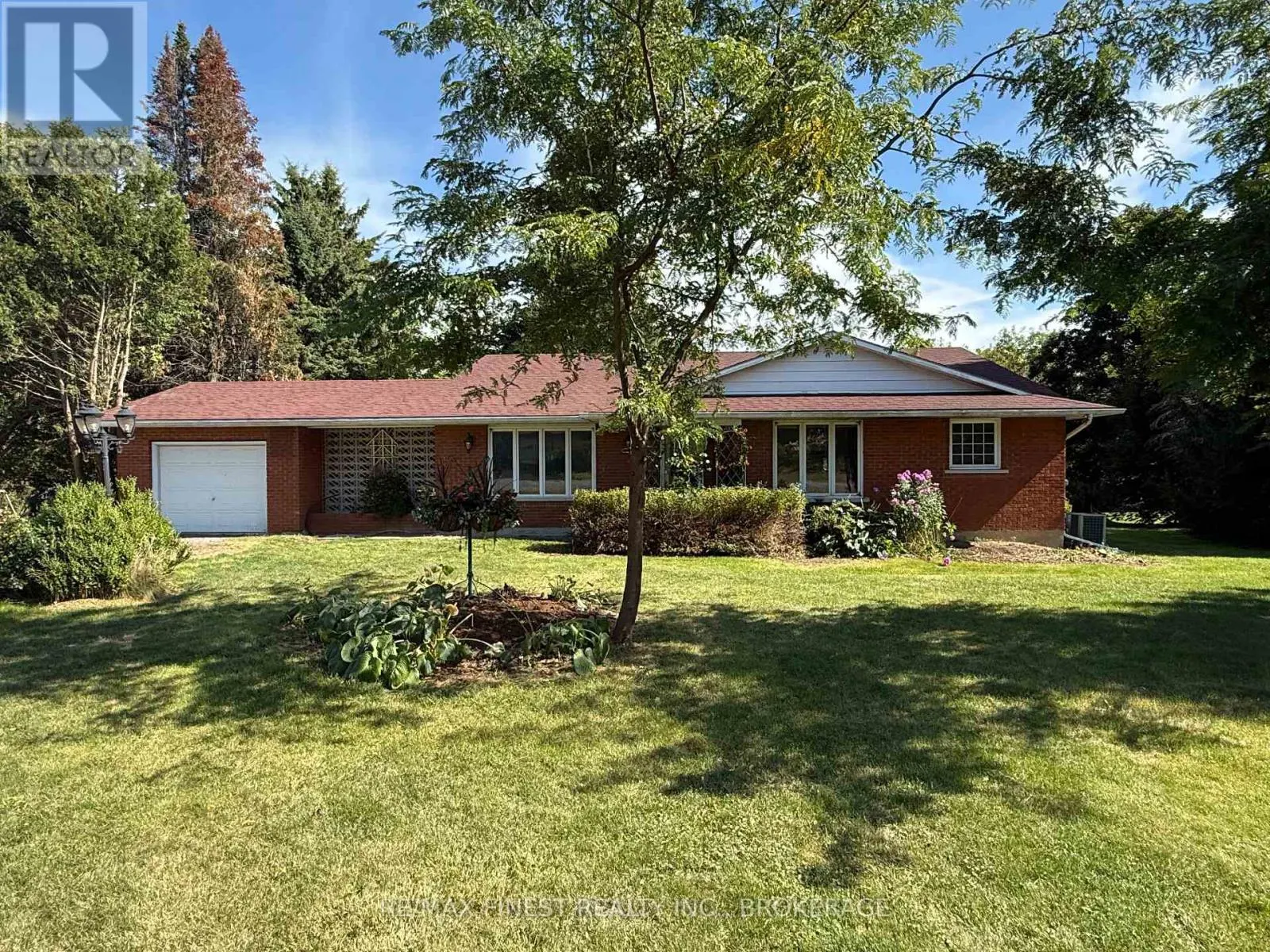 1712 CREEKSIDE DRIVE