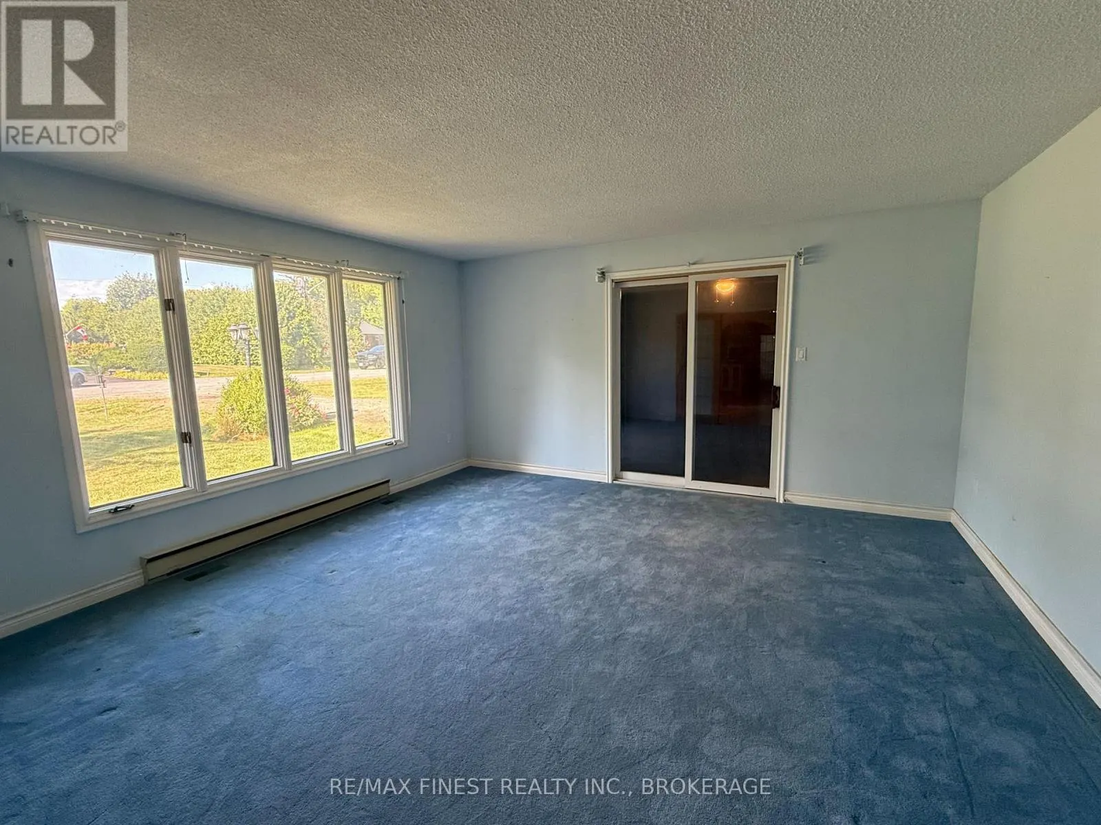 1712 CREEKSIDE DRIVE