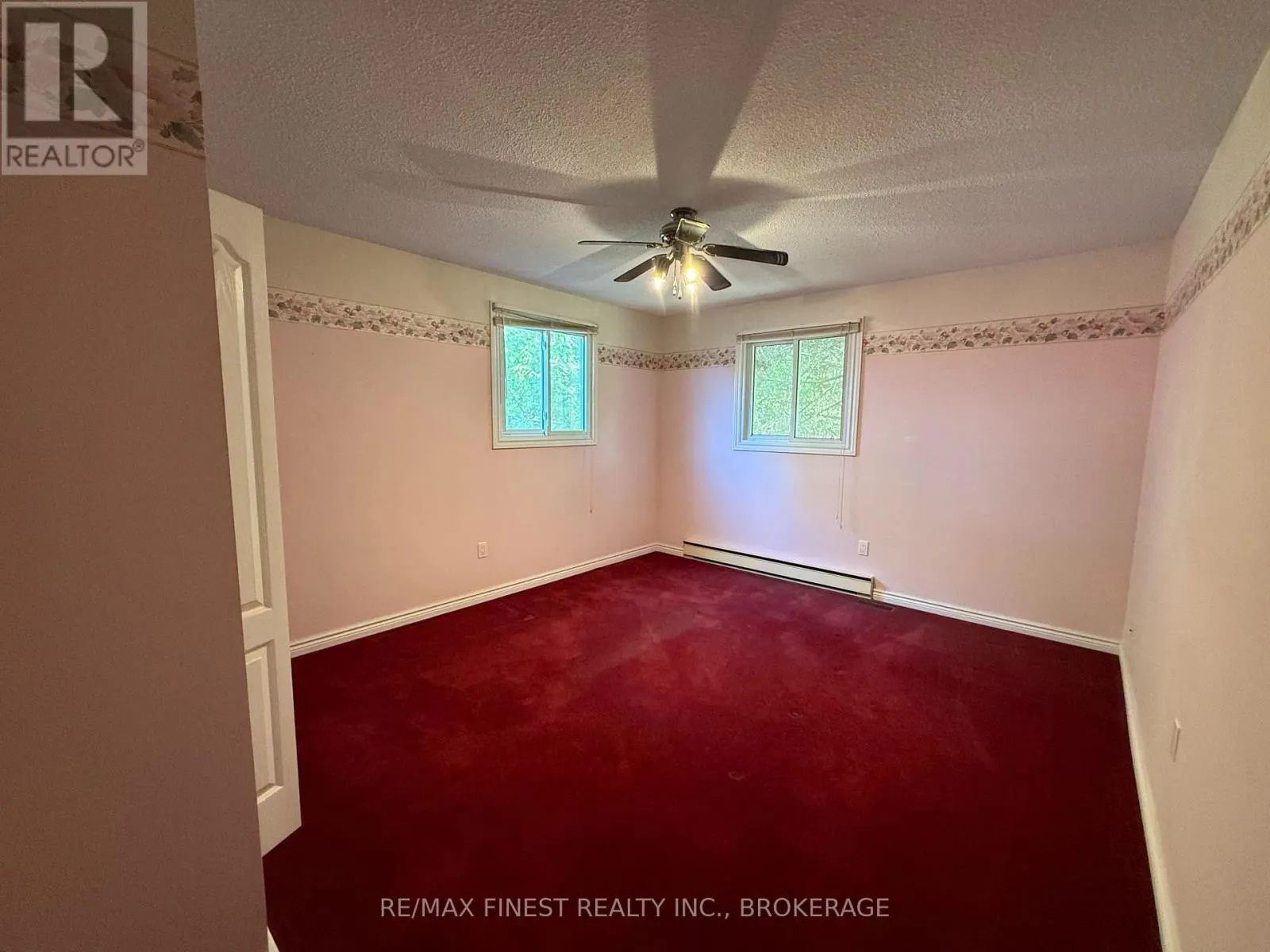 1712 CREEKSIDE DRIVE