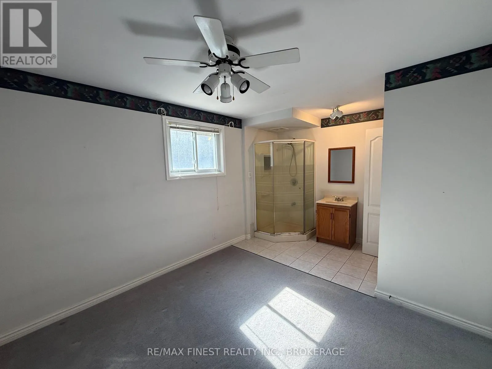 1712 CREEKSIDE DRIVE