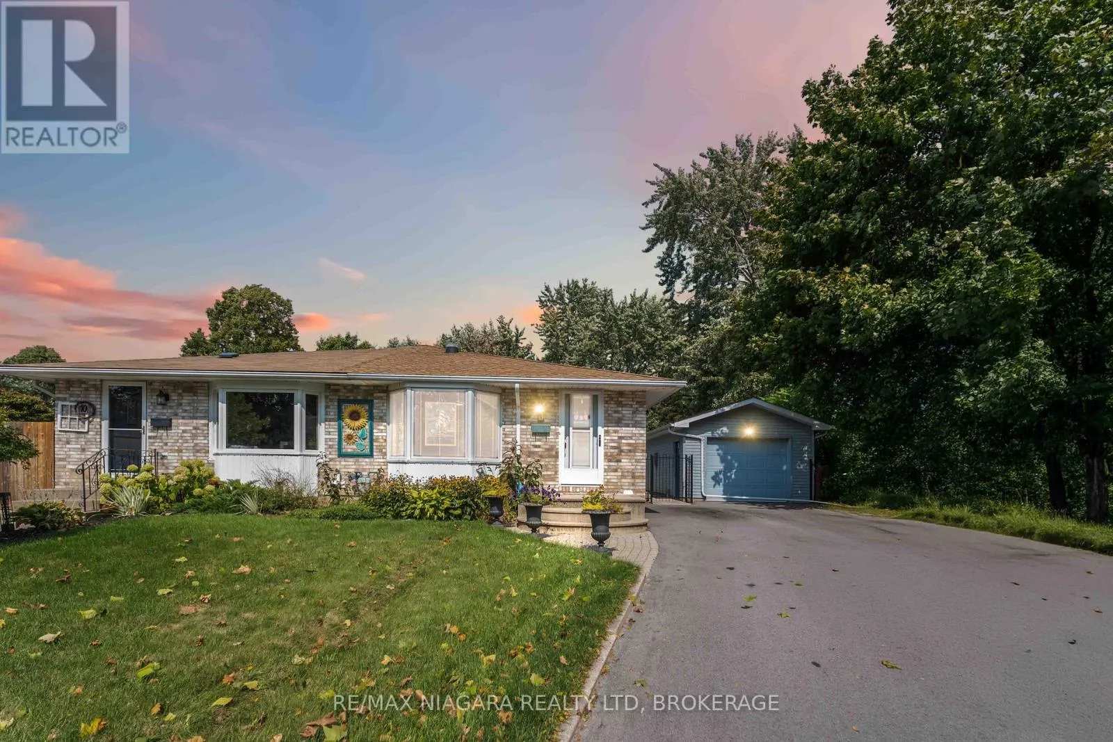 8 HUNTINGWOOD GATE