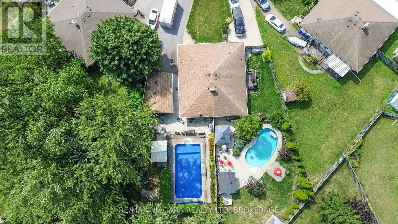8 HUNTINGWOOD GATE