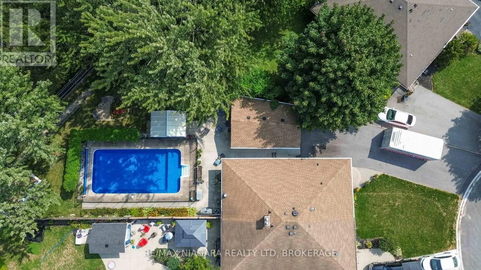 8 HUNTINGWOOD GATE