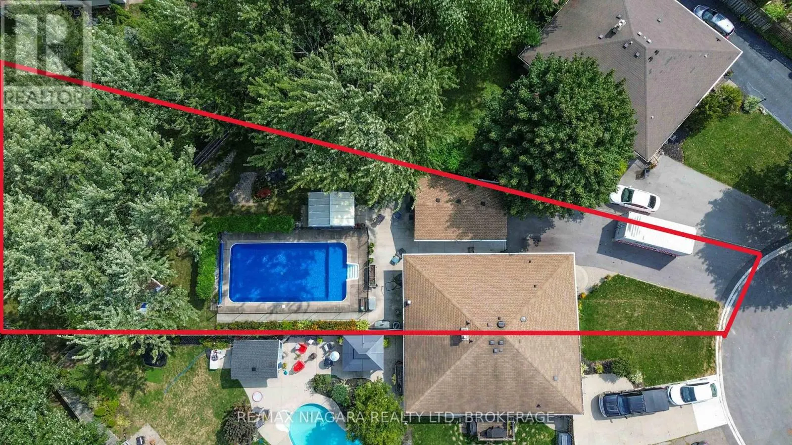8 HUNTINGWOOD GATE