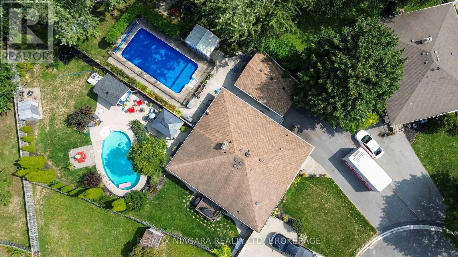 8 HUNTINGWOOD GATE