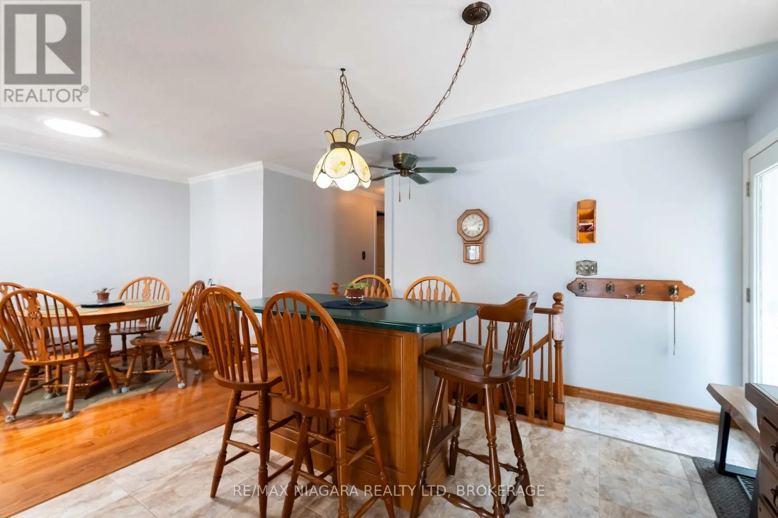 8 HUNTINGWOOD GATE