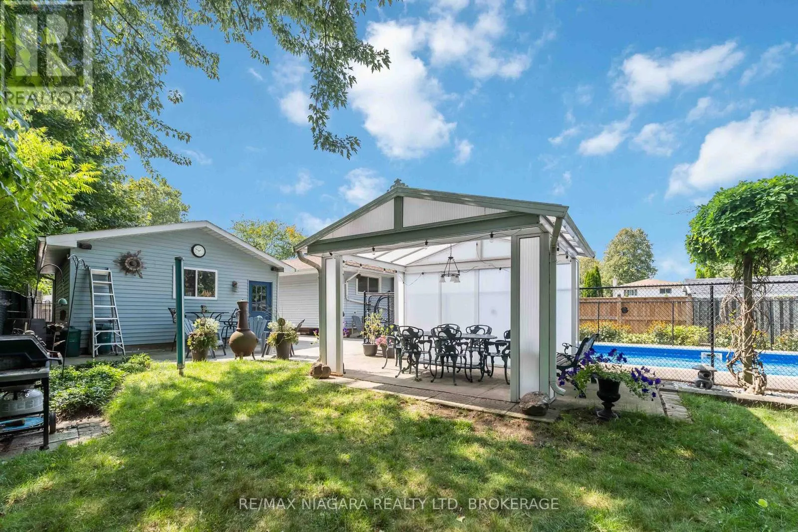 8 HUNTINGWOOD GATE