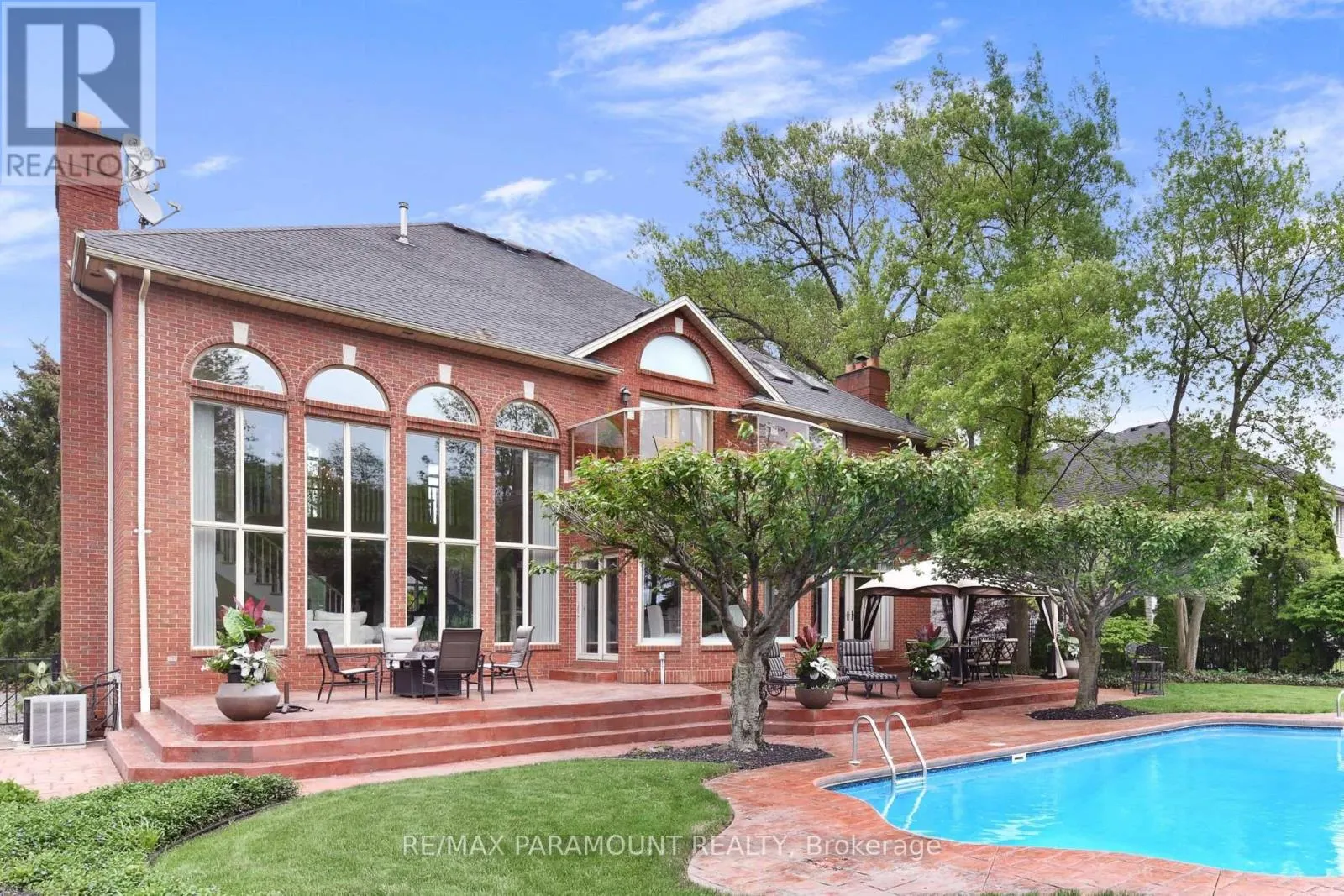 141 CLUBVIEW DRIVE