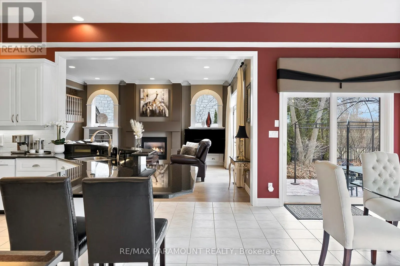 141 CLUBVIEW DRIVE