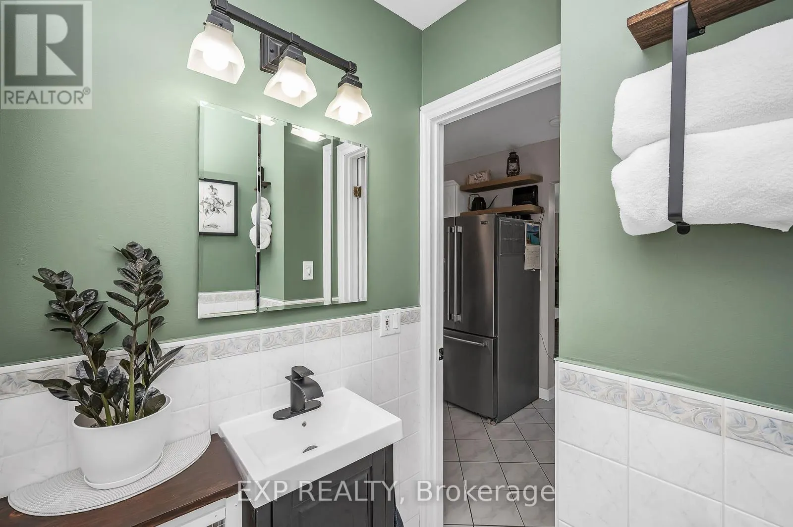 22 - 6 VINELAND AVENUE